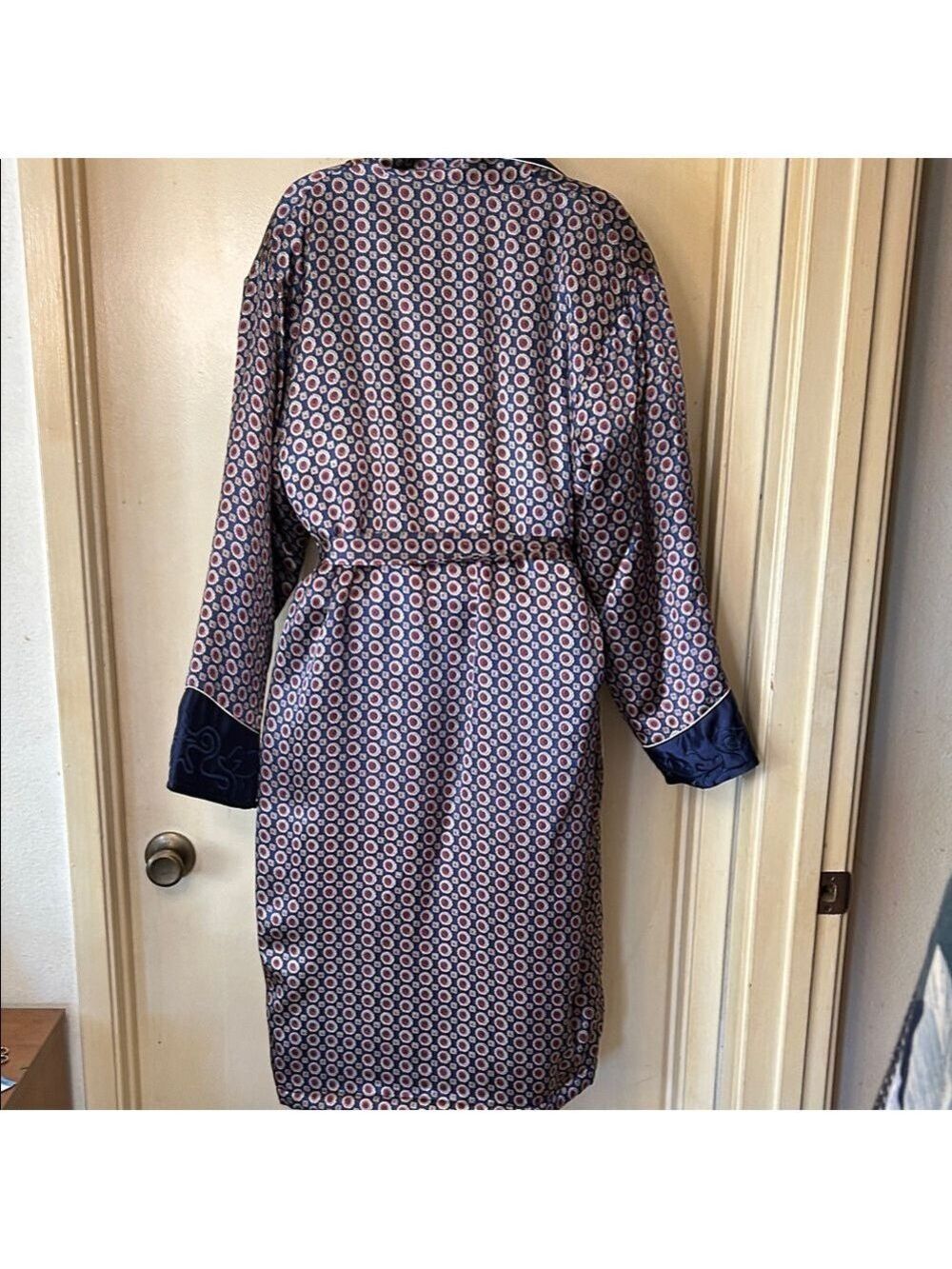 Jiangnan China Men’s Navy and Red Patterned Quilted Robe size L - Picture 8 of 12